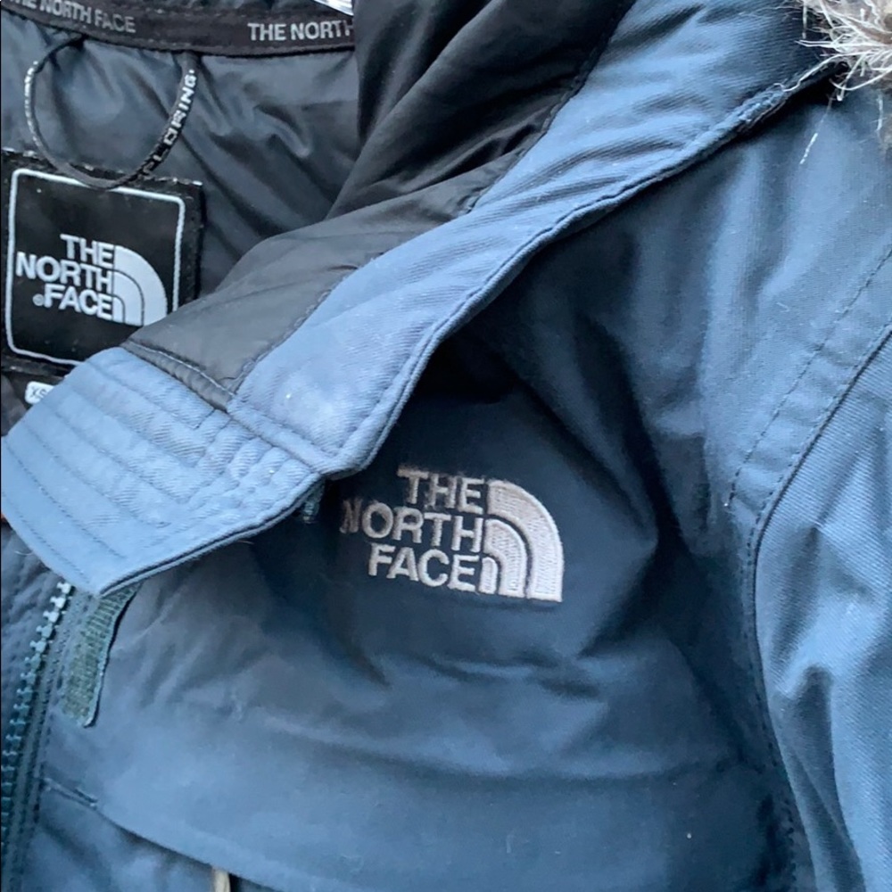 The North Face XS goose down filled hooded coat. - Picture 7 of 9